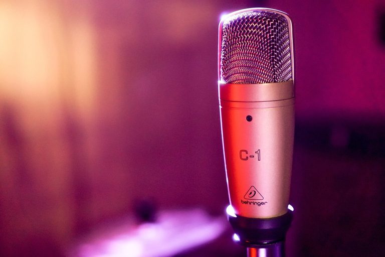 6 Aplikasi Karaoke Android dan iOS Gratis Full Lagu Terbaru 2024